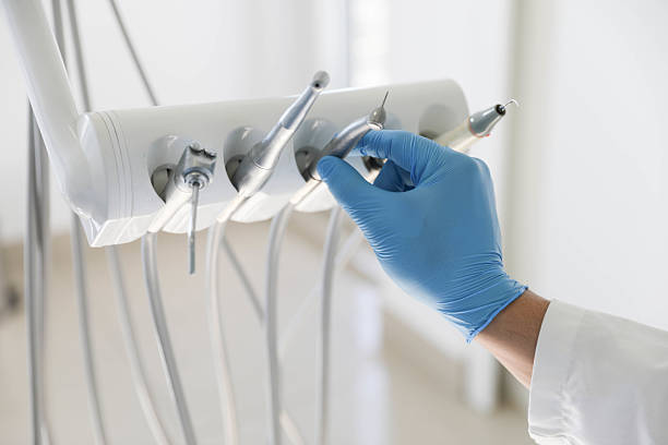 Professional Tooth Extraction technician working in Brownlee Park, MI